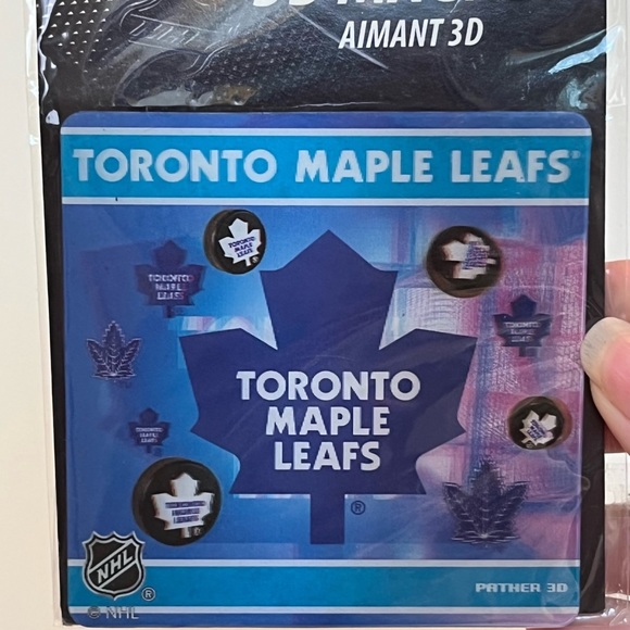 NHL Toronto Maple Leafs Hockey 3D Lenticular Magnets Set of 4 Pucks Blue White - Picture 2 of 6